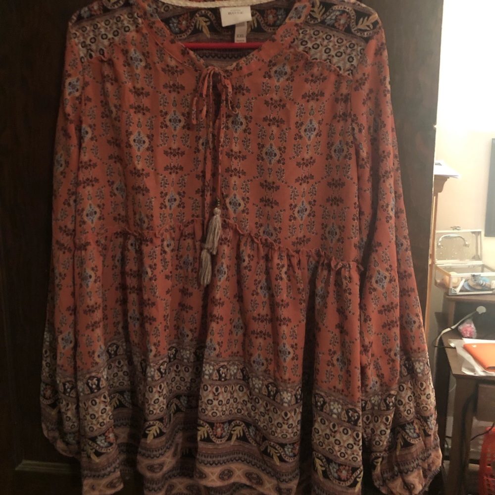 Women’s XXL semi sheer long sleeve top.